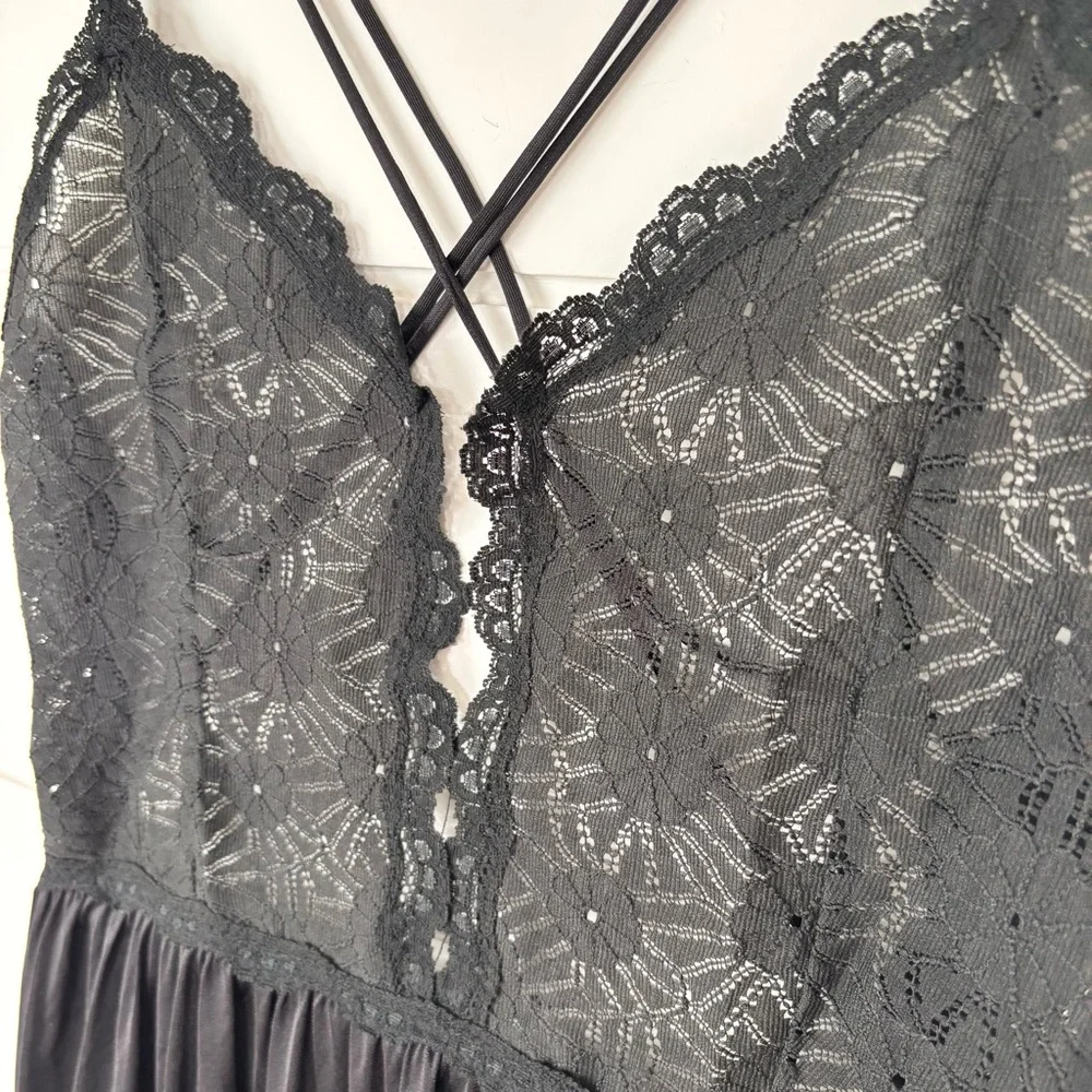 Joie de Vie lace screen elegant